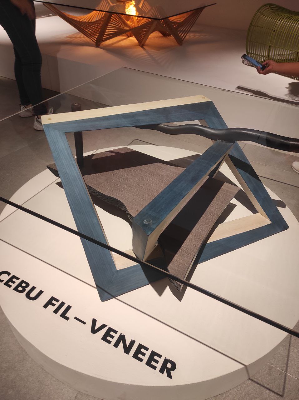 Apex Dining Table 00187